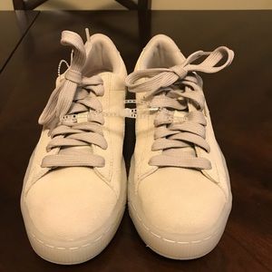 Ladies 6.5 Puma never worn clips still attached